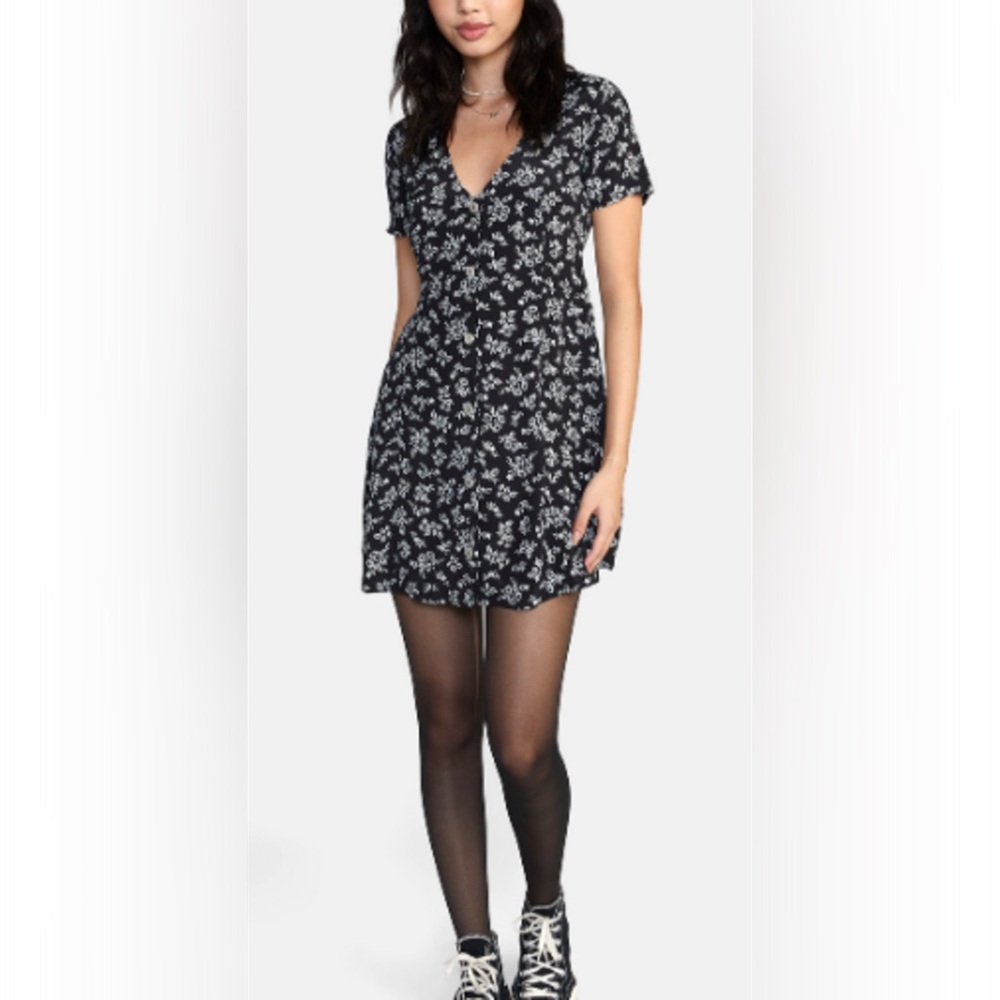 RVCA Understated Floral Black White Mini Dress sundress summer small boho beach‎